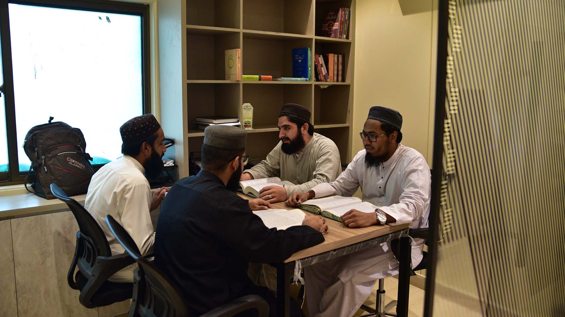 Student consulting Mufti in Darul Ifta Binoria