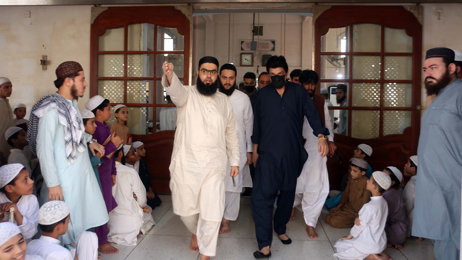 Meeting with Guest in Jamia Binoria